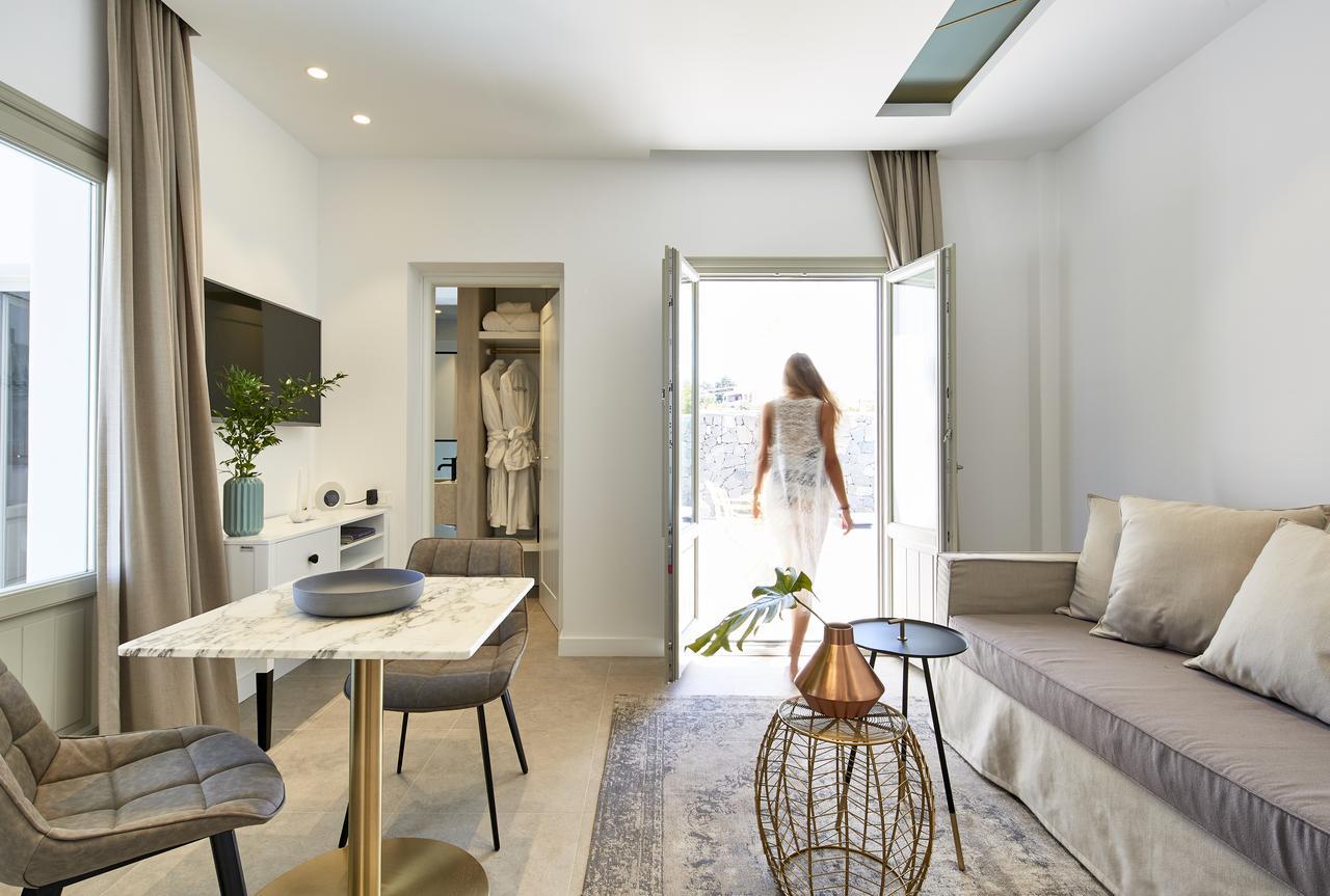 Altera Pars Suites Mesaria Exterior foto